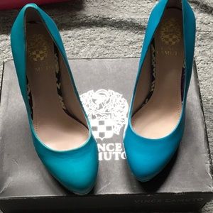 Beautiful Bluish/turquoise Vince Camuto heels